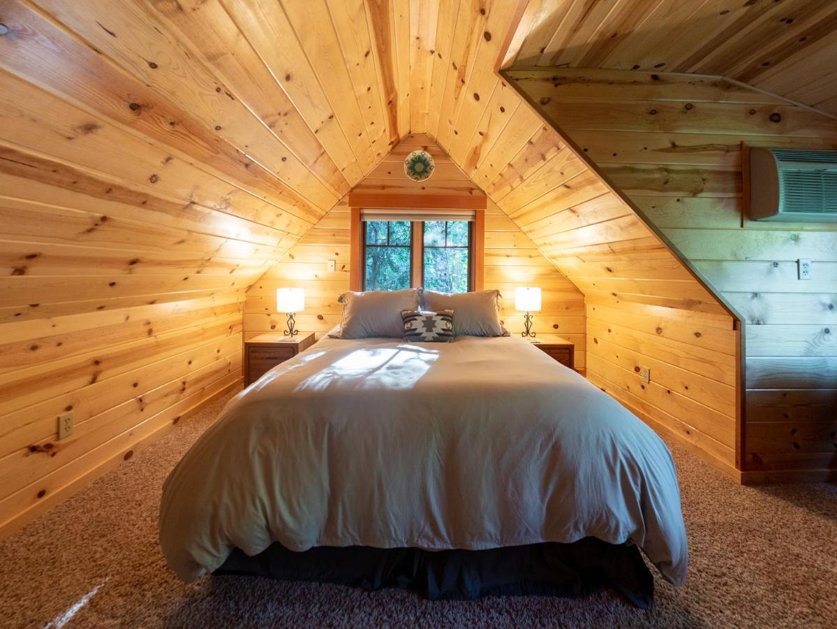 On The River Wooded Bliss Cabin Near Loloma McKenzie Bridge Exteriör bild